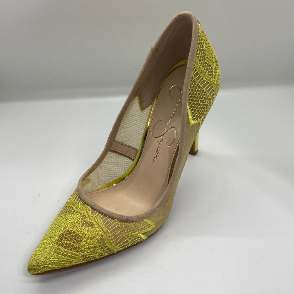 Yellow pumps